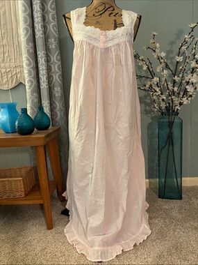 Vintage Erika Taylor Intimates Eyelet Cotton Nightgown